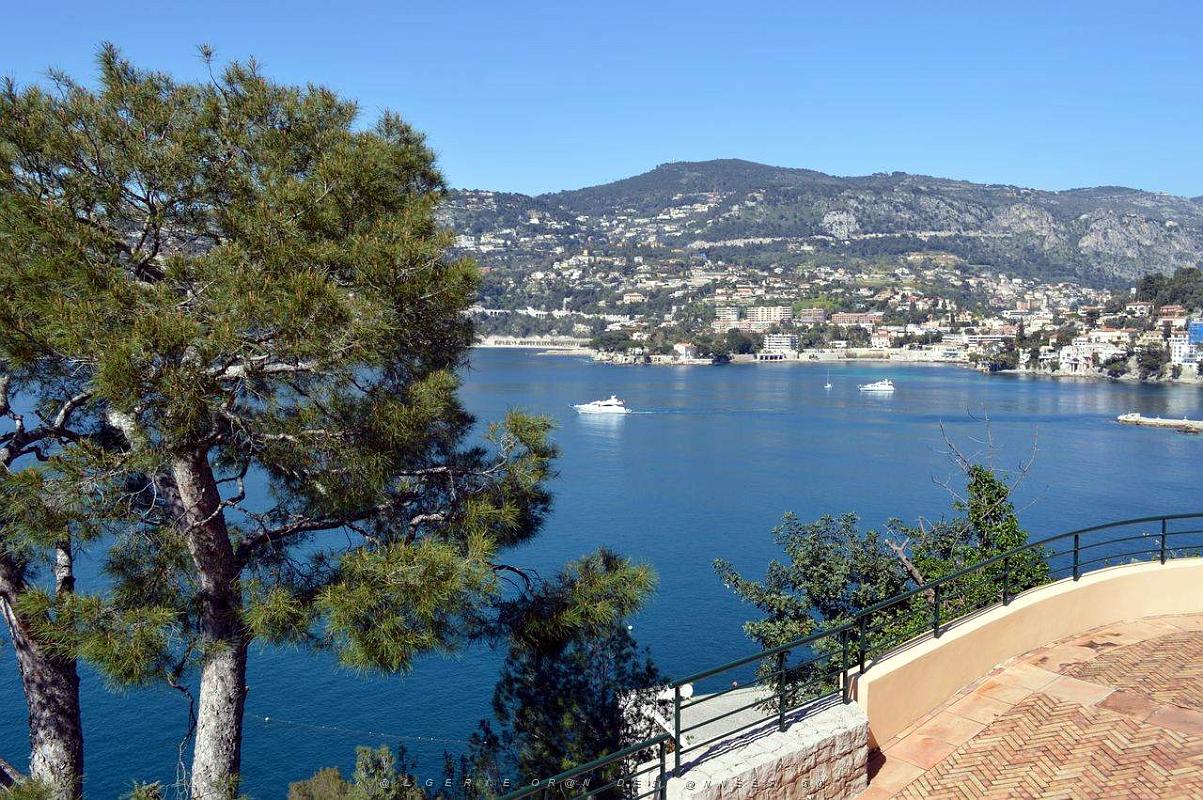 023- Villefranche-sur-mer vu de St-Jean-Cap-Ferrat.JPG